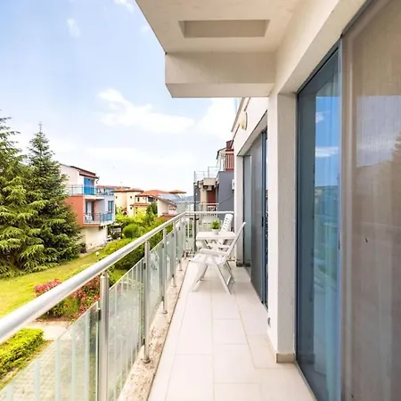 5 Min Walk From The 3 *